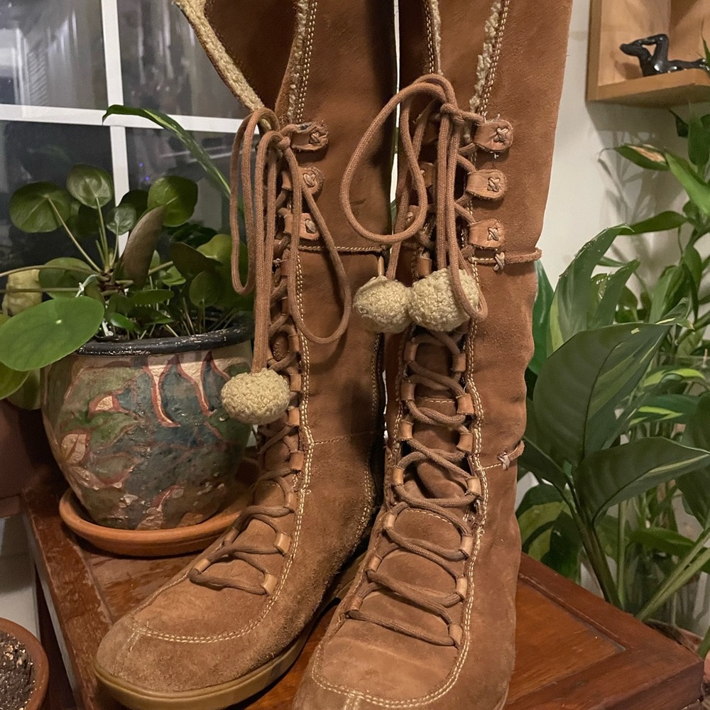 Timberland moccasin boots size 6